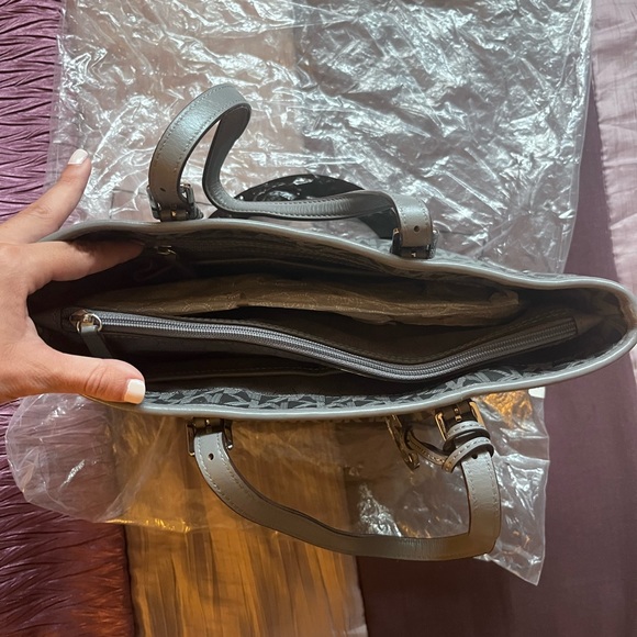 Michael Kors Black Gray Jet Set Pocket Open Bucket Tote Shoulder Handbag Purse - Picture 5 of 5